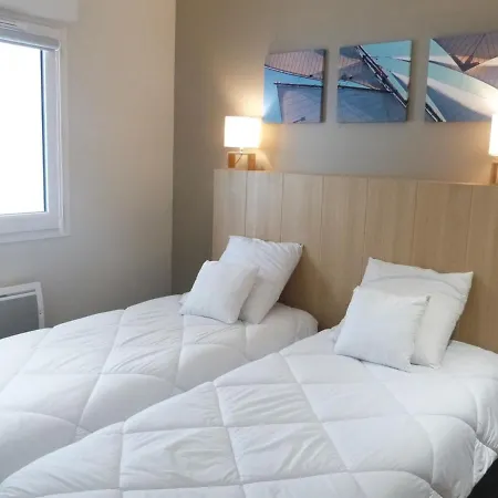 Luxe 2 Ch, Balcon, Plage, Piscine, Parking - Fr-1-194-230 شقة *