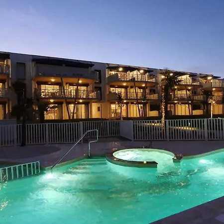 Luxe 2 Ch, Balcon, Plage, Piscine, Parking - Fr-1-194-230 شقة *